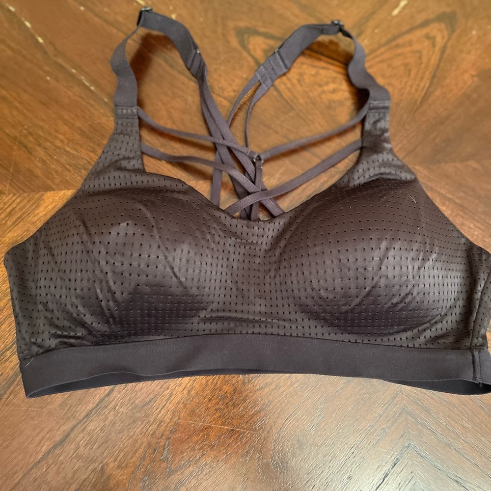 Victoria’s Secret sports bra size M never worn